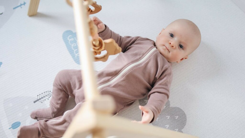 Quels jouets pour un bébé de 3 mois ? Nos coups de cœur testés 🧸