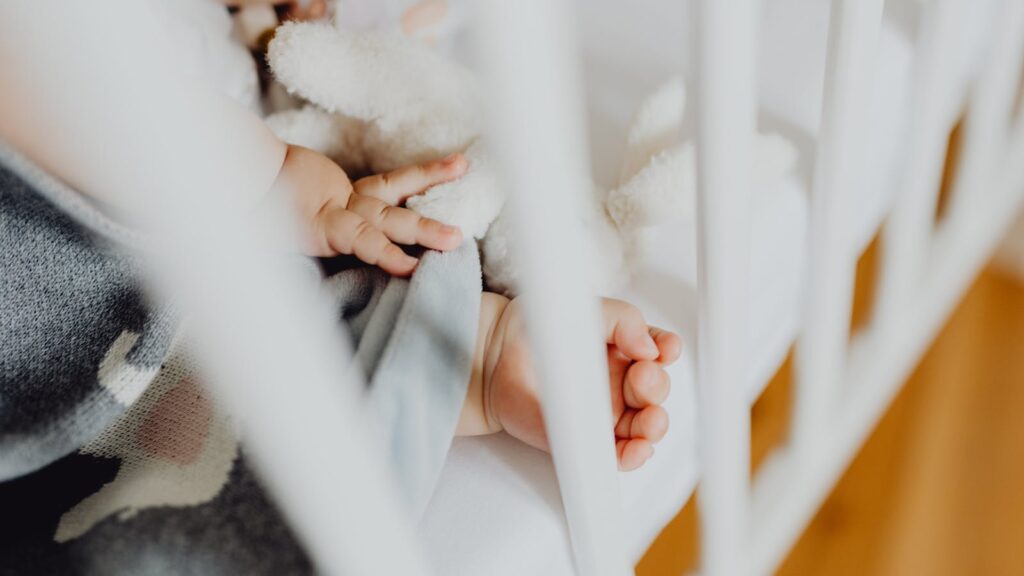 La régression du sommeil à 4 mois : tout comprendre (et survivre aux nuits hachées) 🌙