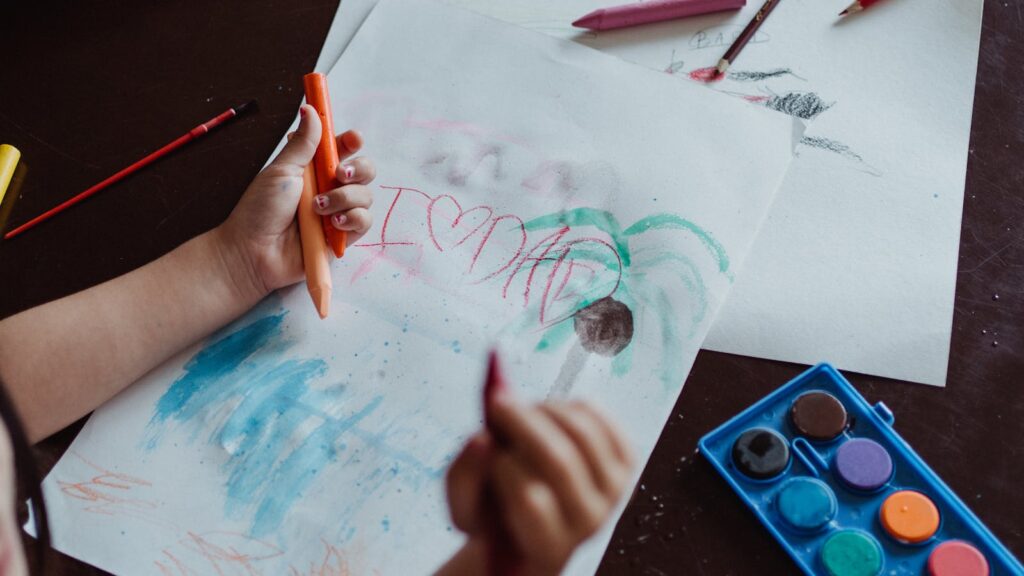 Cadeau fête des pères à fabriquer avec les enfants : 12 idées testées à la maison 🎁