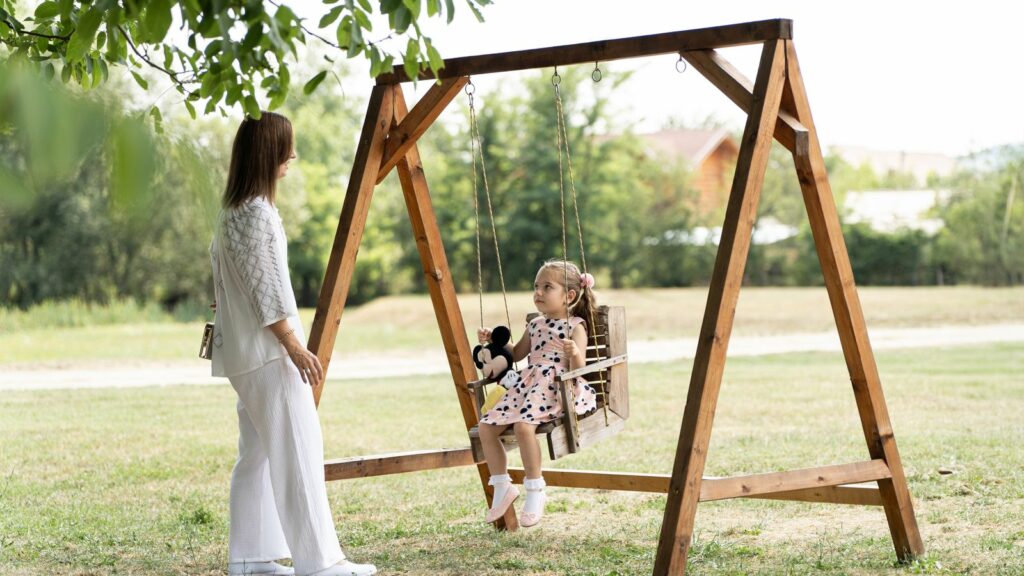 Portique en bois pour enfant : comment bien choisir (et mes erreurs à ne pas refaire)