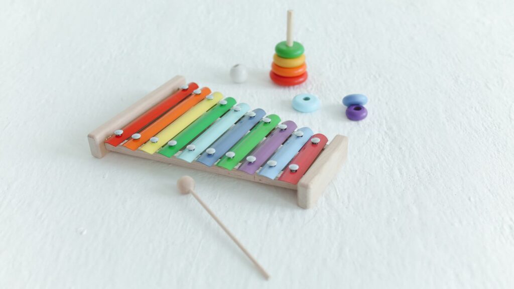 Les meilleurs jouets Montessori pour bébé : guide par âge
